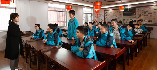 大荔 分类教学，因材施教，采取“一类一方案、一人一目标”的教学方法