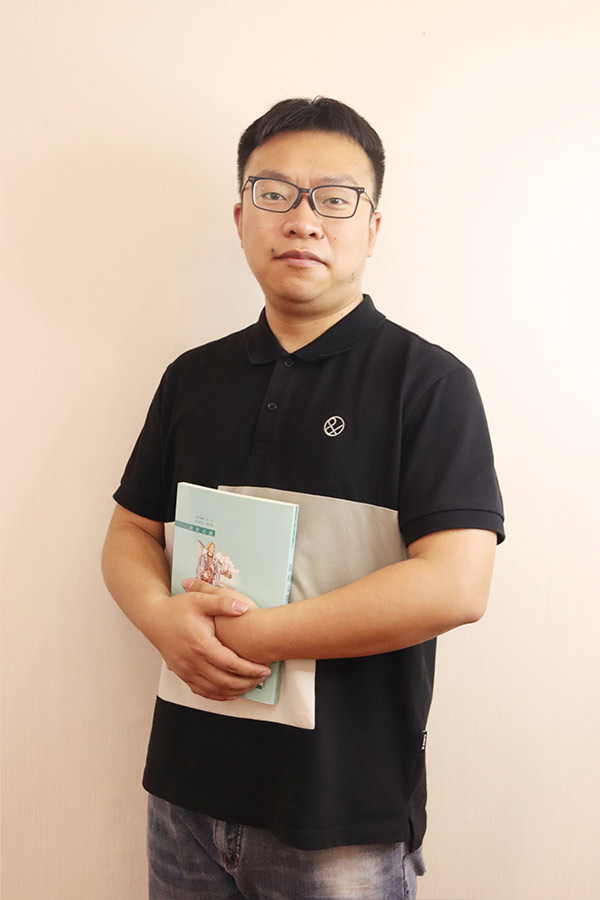 大荔杨斌 本科学历，毕业于西安航空学院